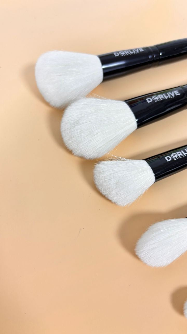 Éclat Kit – 12 Makeup Brushes with Pouch